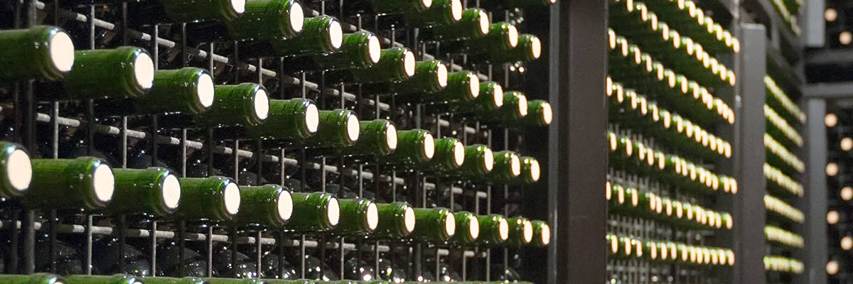 La importancia de la humedad interna elevada en las cavas para vinos climatizadas