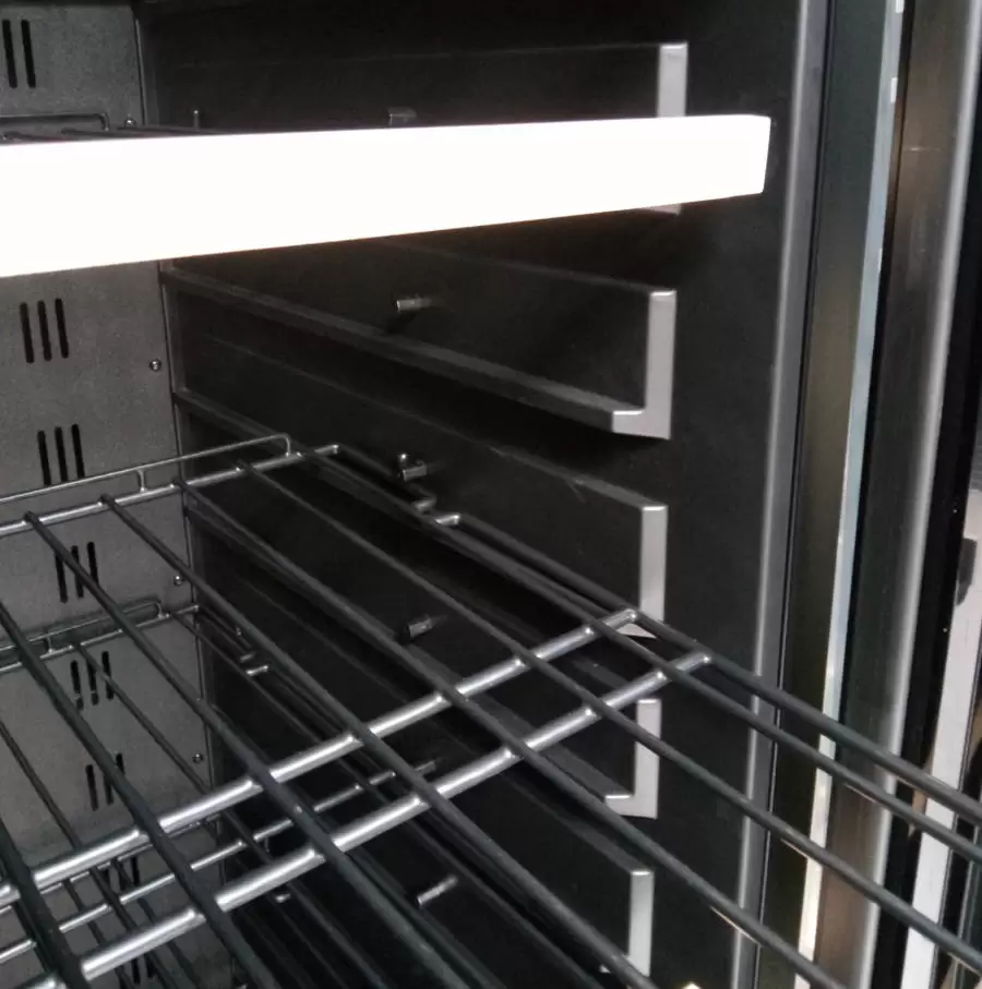 Estantes delizables en Winefroz Glass Edition